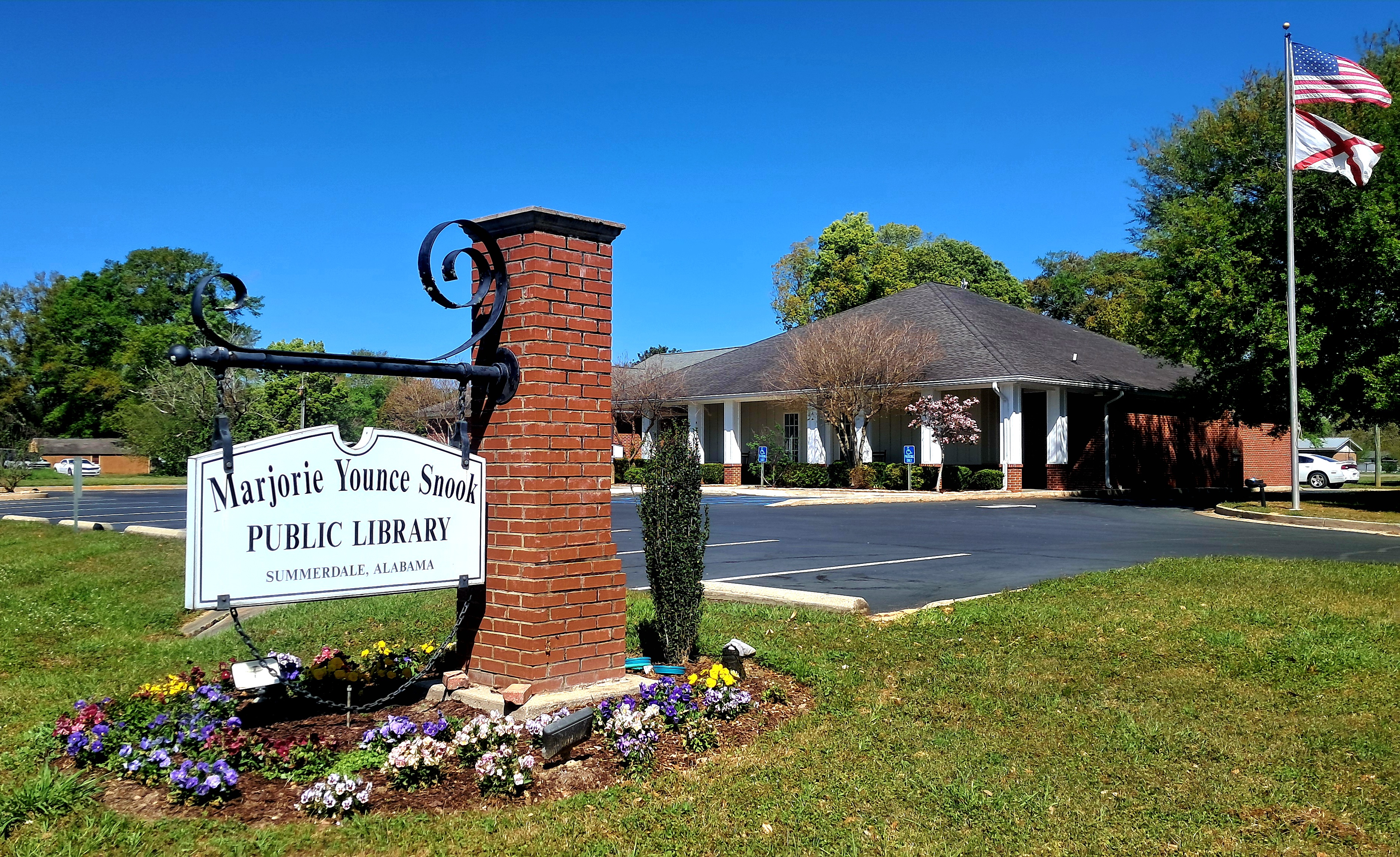 Marjorie Younce Snook Public Library exterior